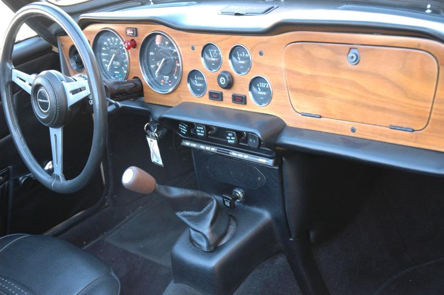 Панель приборов Triumph TR6 Roadster 1973 года  (фото 2 из 3)